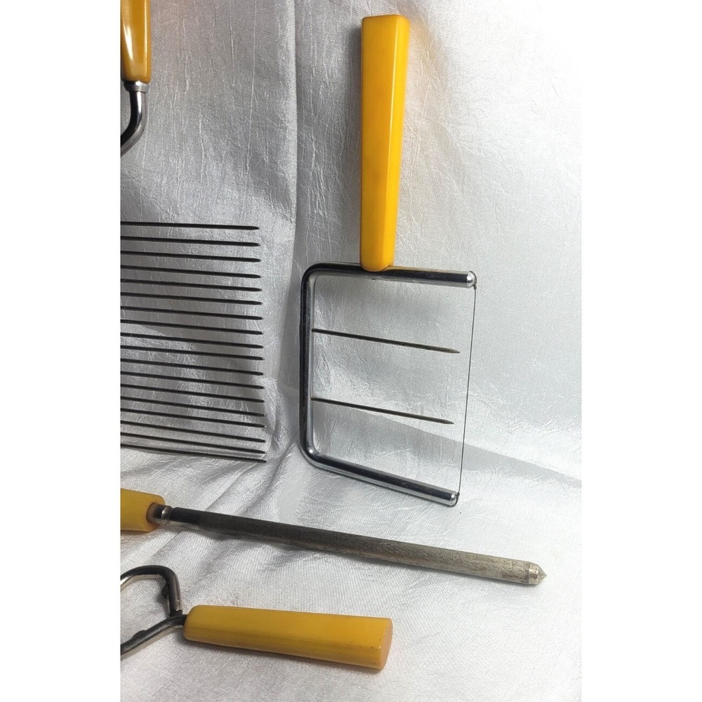 LOT 4 Vintage Yellow Bakelite Kitchen Utensils: Cake Slicer, Bottle Opener, + - Picture 6 of 6